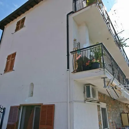 Casa Vacanze Reg. Avreghi * Civezza